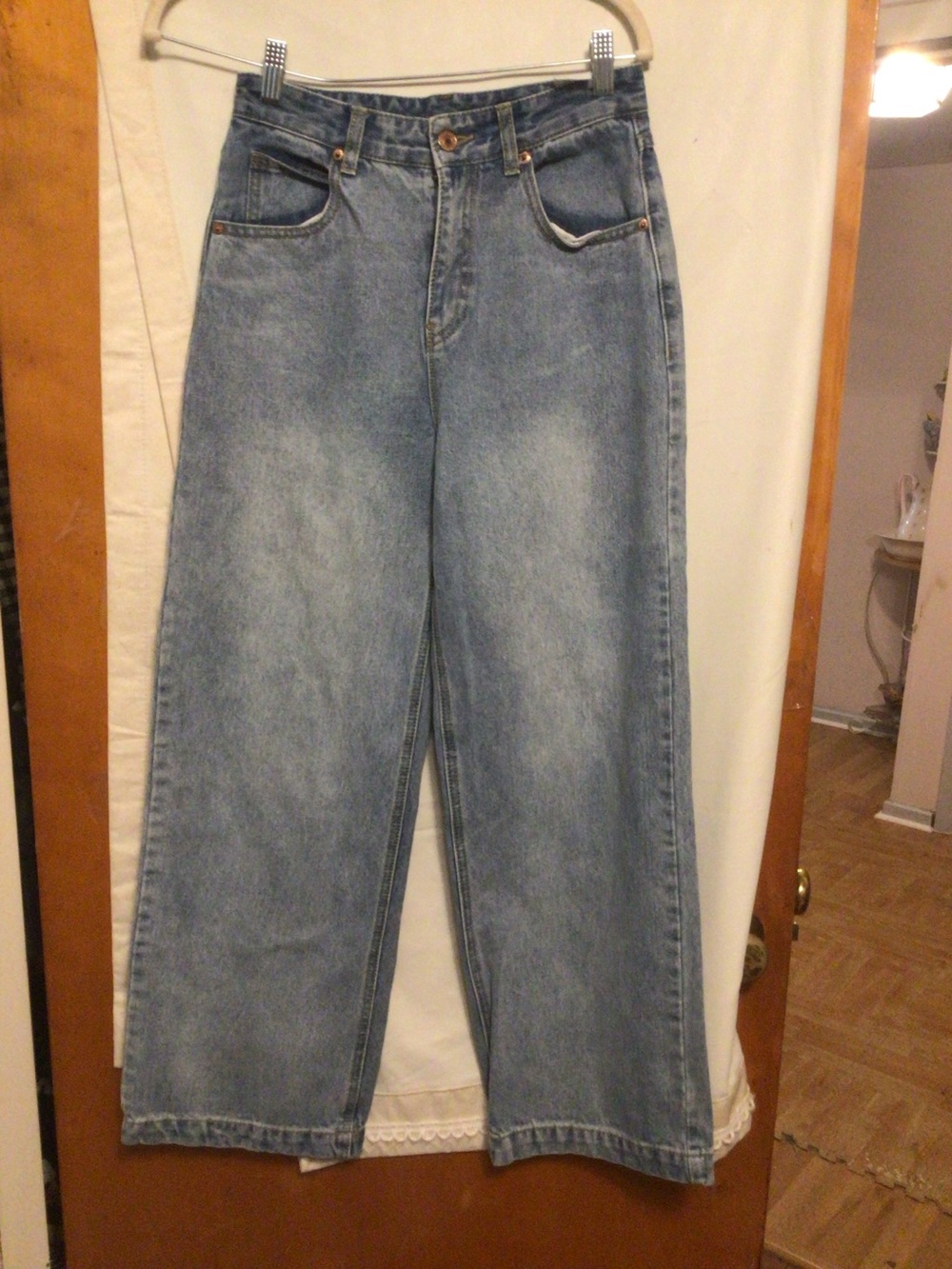 MO & CO wide  leg straight  jeans light wash 100% cotton SZ 27